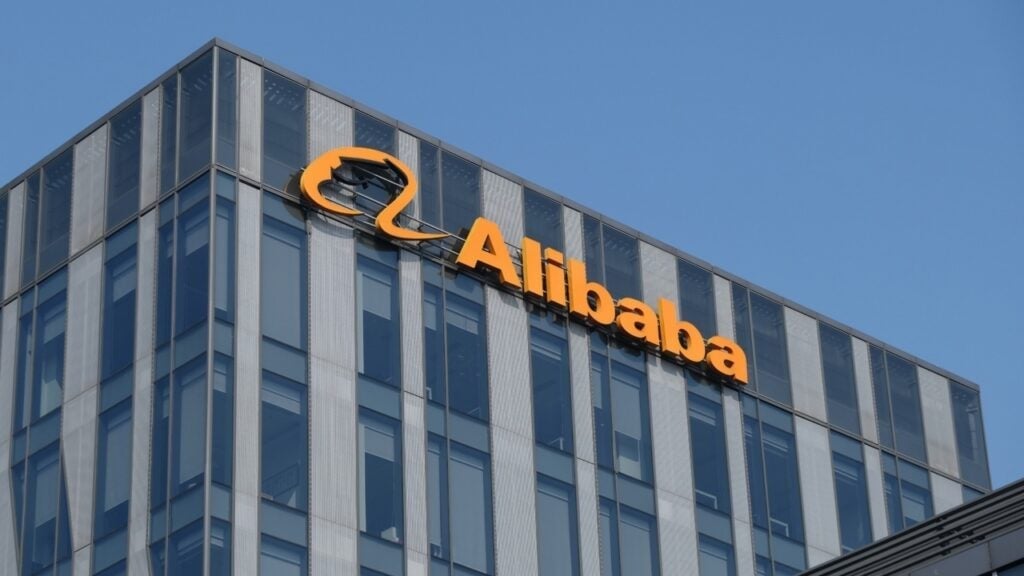 Alibaba, crollano i profitti malgrado il boom di ricavi cloud per la domanda di IA 