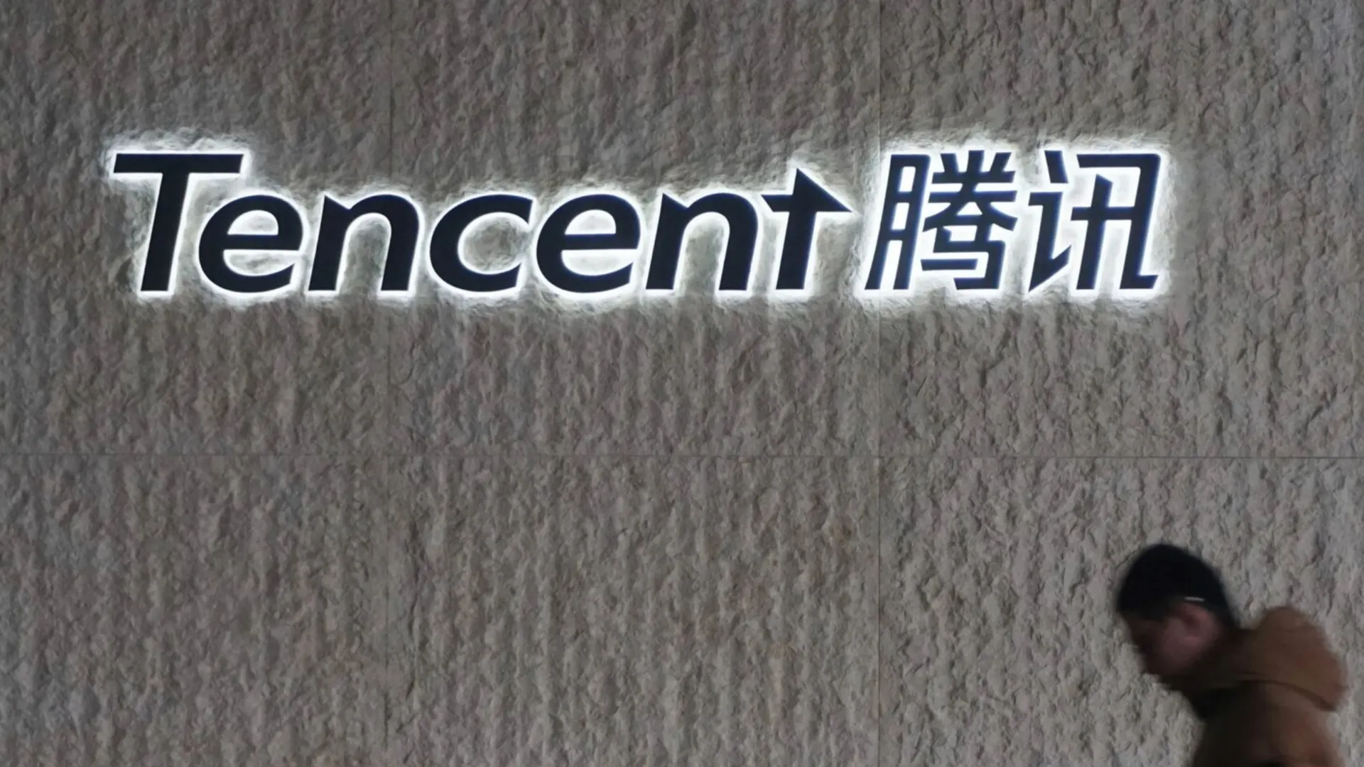 Tencent corre sull'AI, ma i conti deludono il mercato