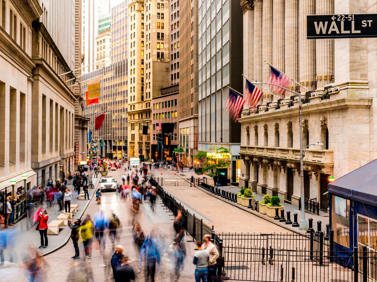 Wall Street apre poco mossa. Petrolio e Treasury al centro dell'attenzione