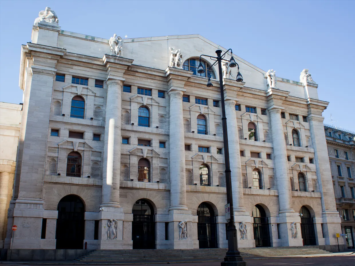 Borse europee chiudono in rialzo. Milano e tech guidano il recupero