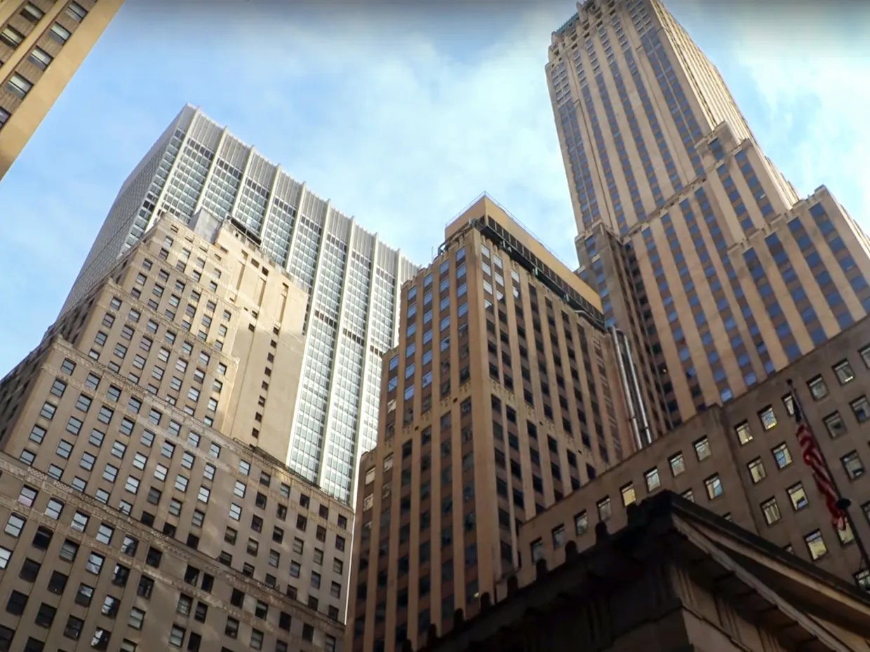 Wall Street apre in rialzo. Il Nasdaq tocca nuovi record