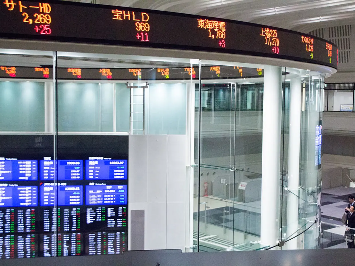 Borse asiatiche chiudono contrastate. Tokyo sale, Cina sotto pressione