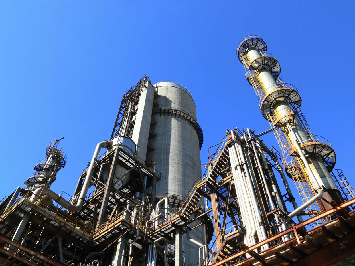Commodities oggi, petrolio sopra 100 dollari e oro stabile