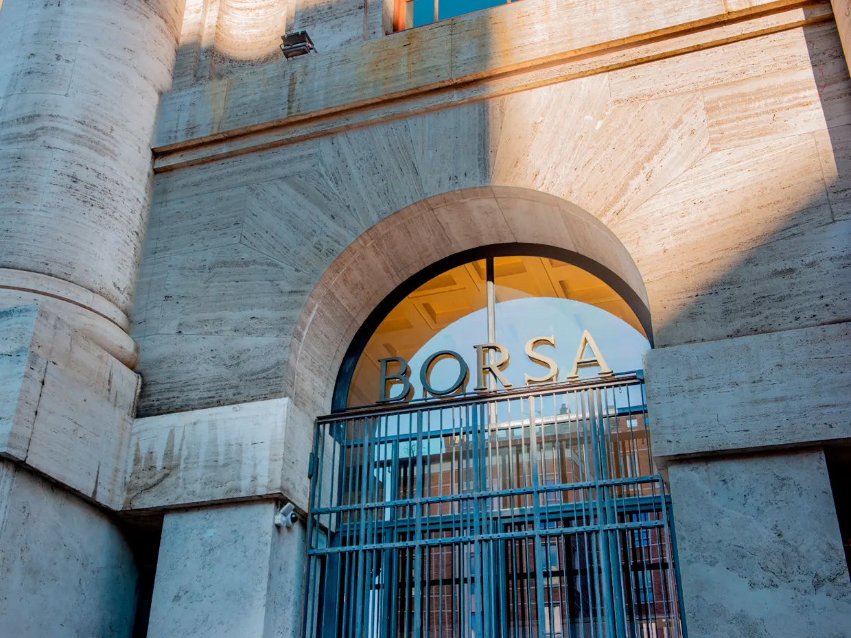 Borse europee chiudono in calo. Petrolio e rendimenti sotto i riflettori