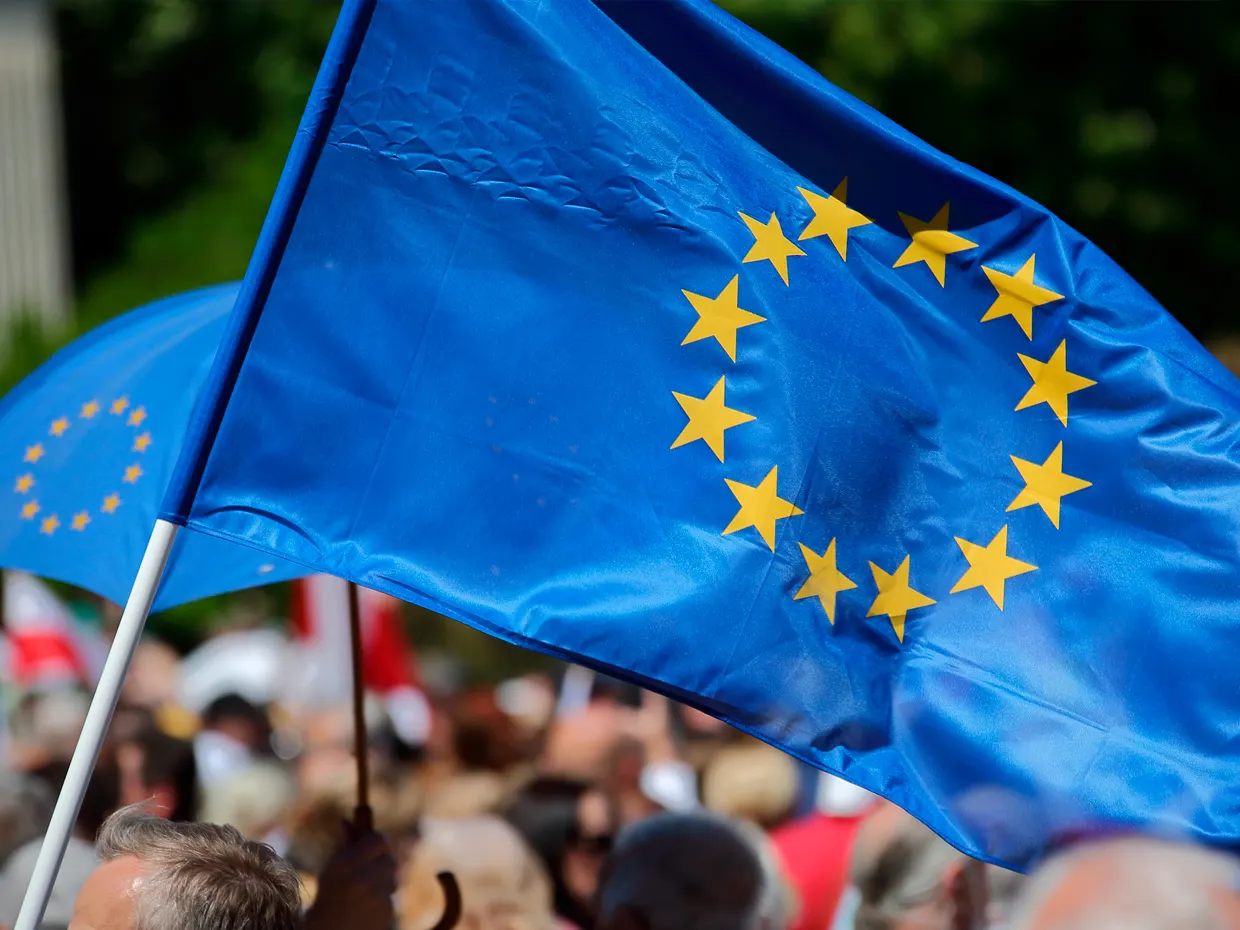 Borse europee chiudono in rialzo. Petrolio e banche sostengono i listini