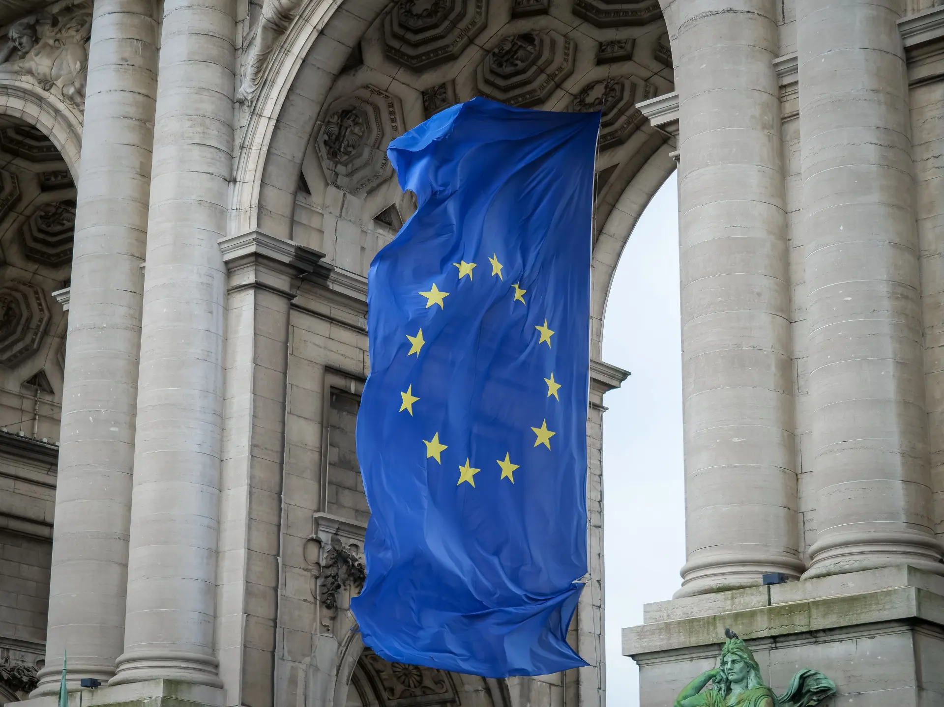 Le borse europee chiudono in calo. La tecnologia limita le perdite