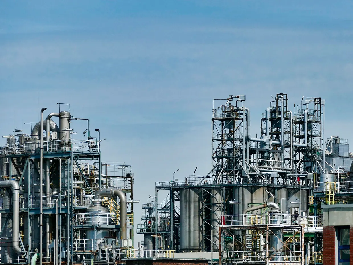 Petrolio in calo, mentre l'oro torna a salire