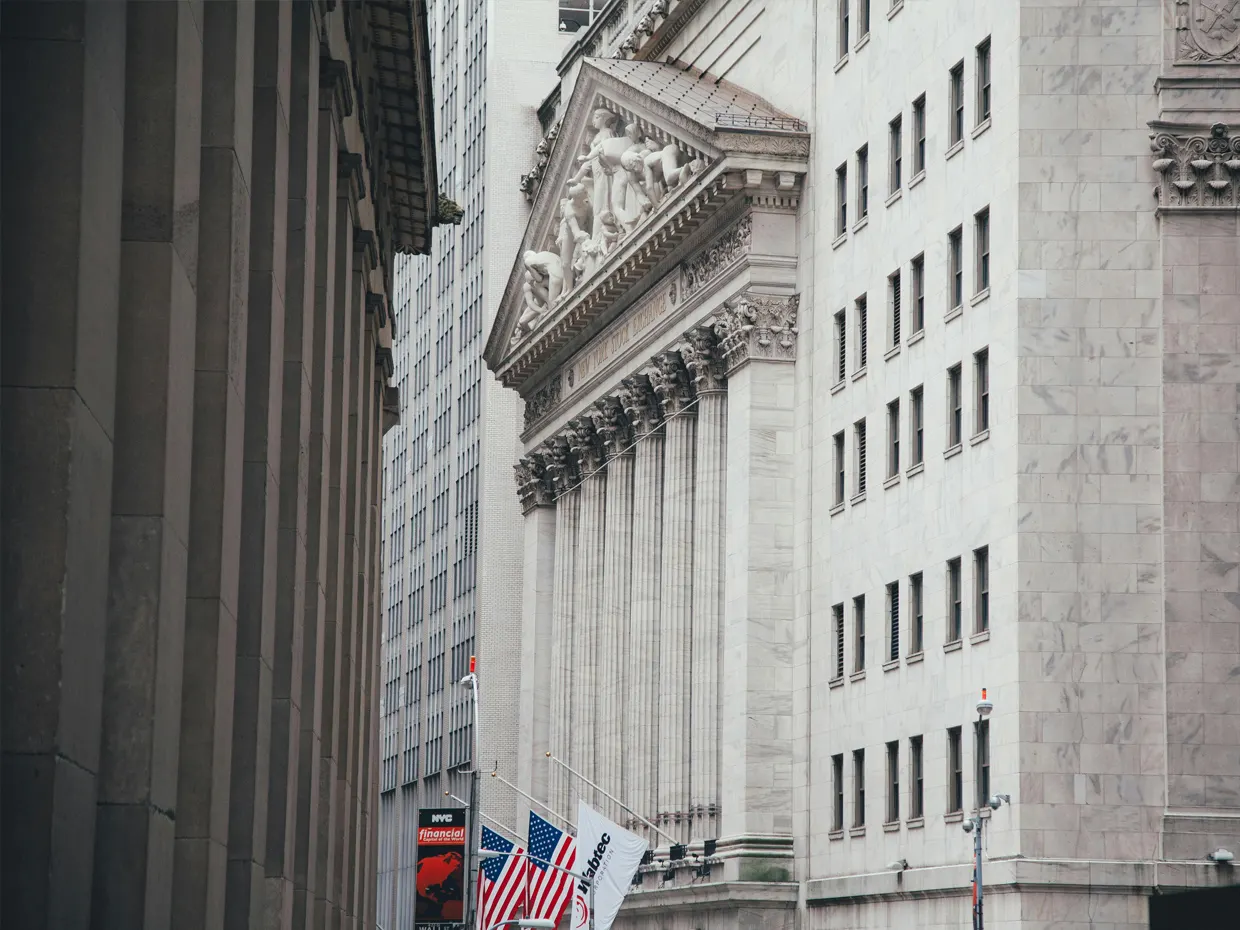 Wall Street oggi apre in segno verde, con il Nasdaq vicino ai record