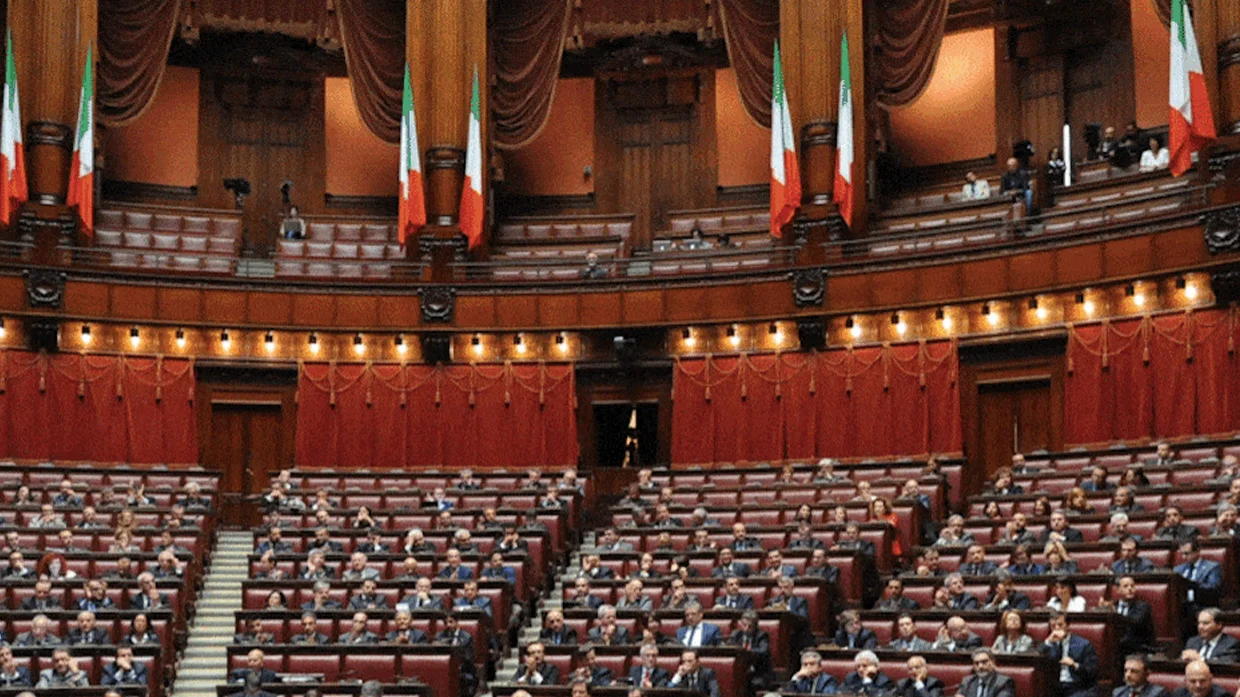 Meloni al Senato, applausi inaspettati da PD e Calenda sull'Ucraina. Gelo di M5S e AVS