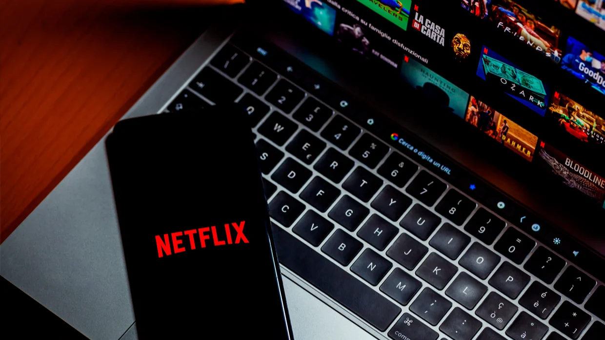 Netflix, in attesa della trimestrale. Pubblicità, margini e coinvolgimento sotto esame