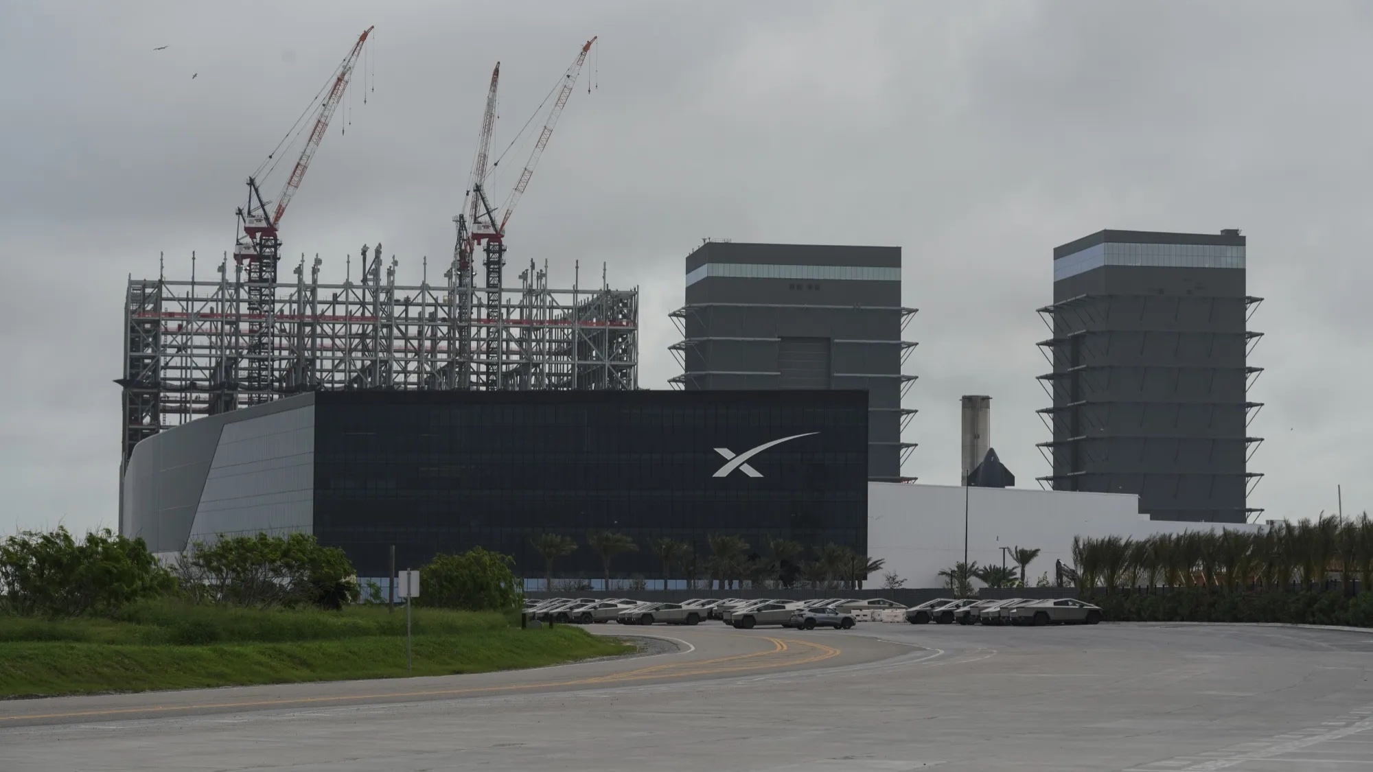 Musk apre alla fusione SpaceX-Tesla: allo studio un gruppo da oltre 3.000 miliardi